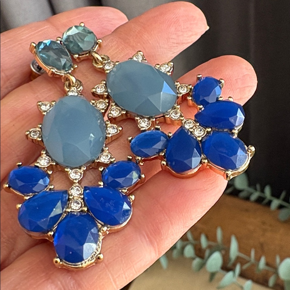 Avon Sapphire Two-Tone Blue Faceted Rhinestone Statement Drop Earrings NIB 2”
